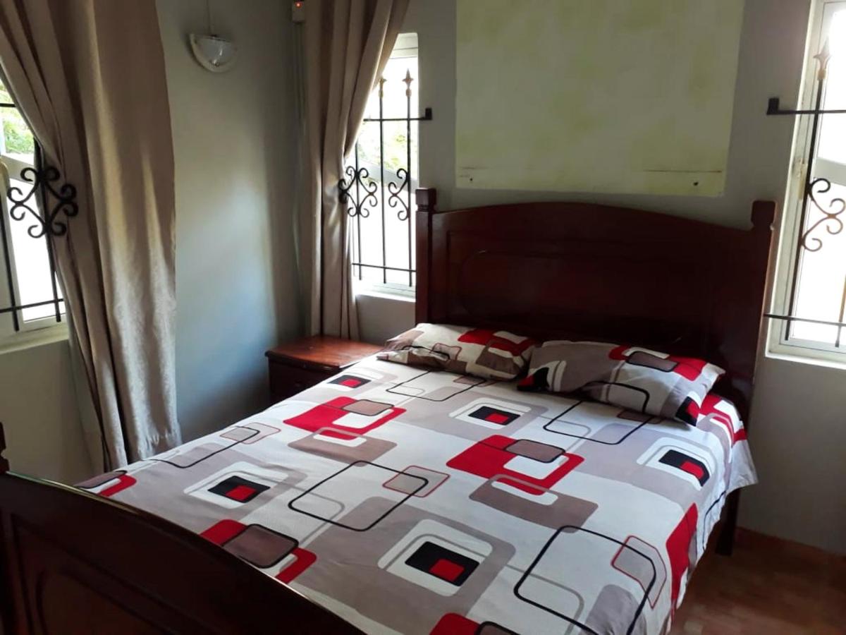 Sunny villa in Pereybere with private pool - 2