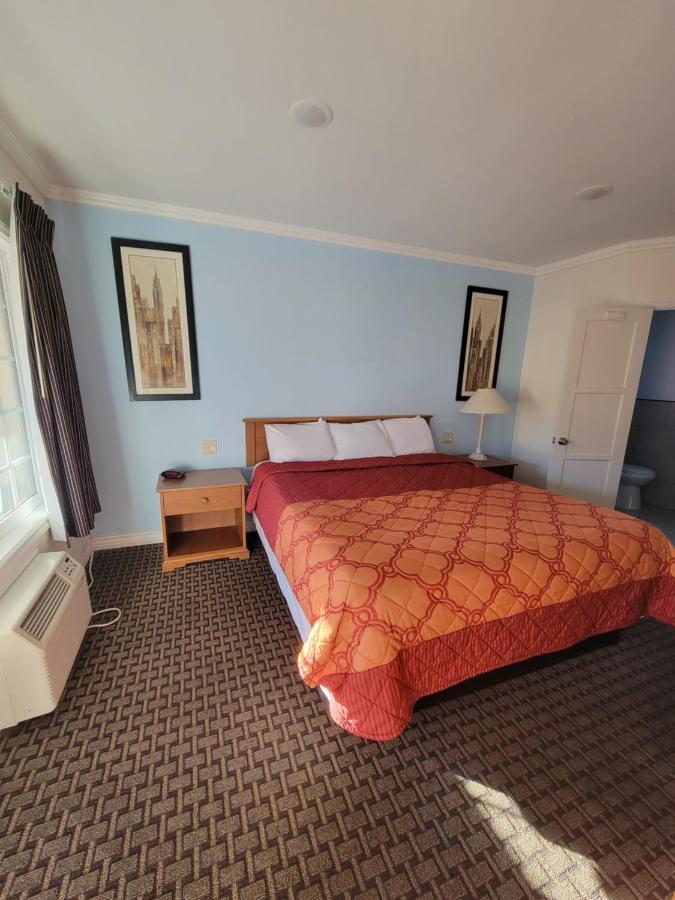 Town House Motel — photo 21