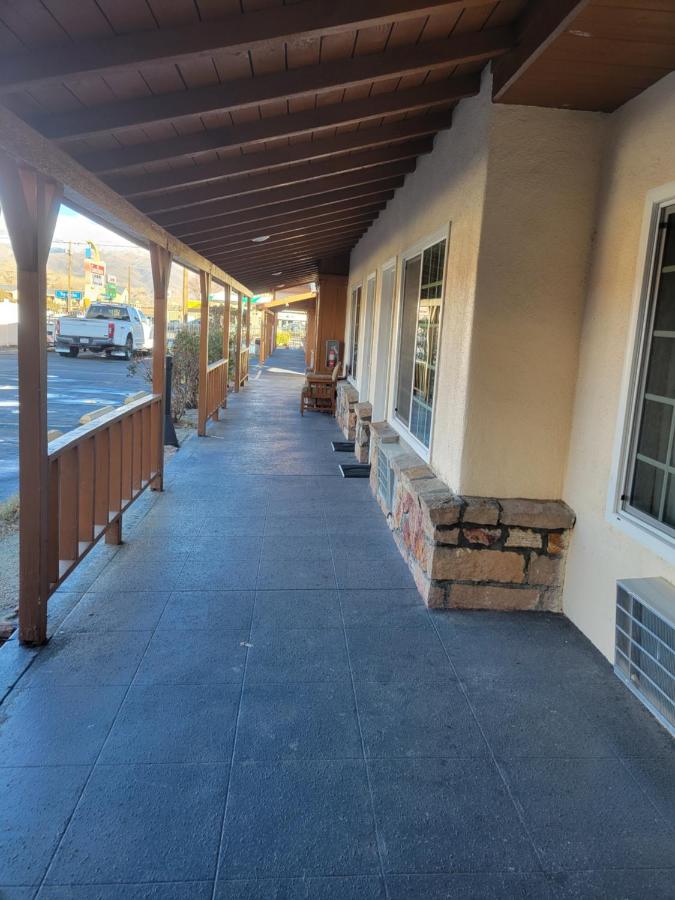 Town House Motel — photo 13