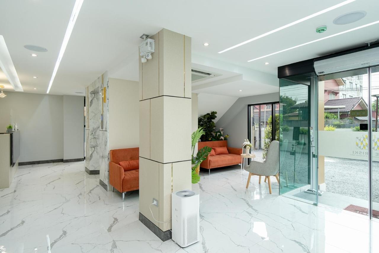 The Riski Hotel at Bangphlat Station SHA - 4