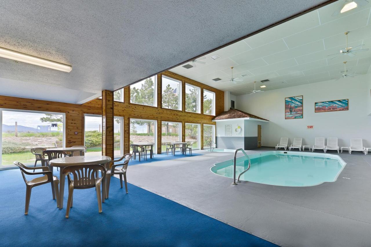 Heated swimming pool: Travelodge by Wyndham Spearfish