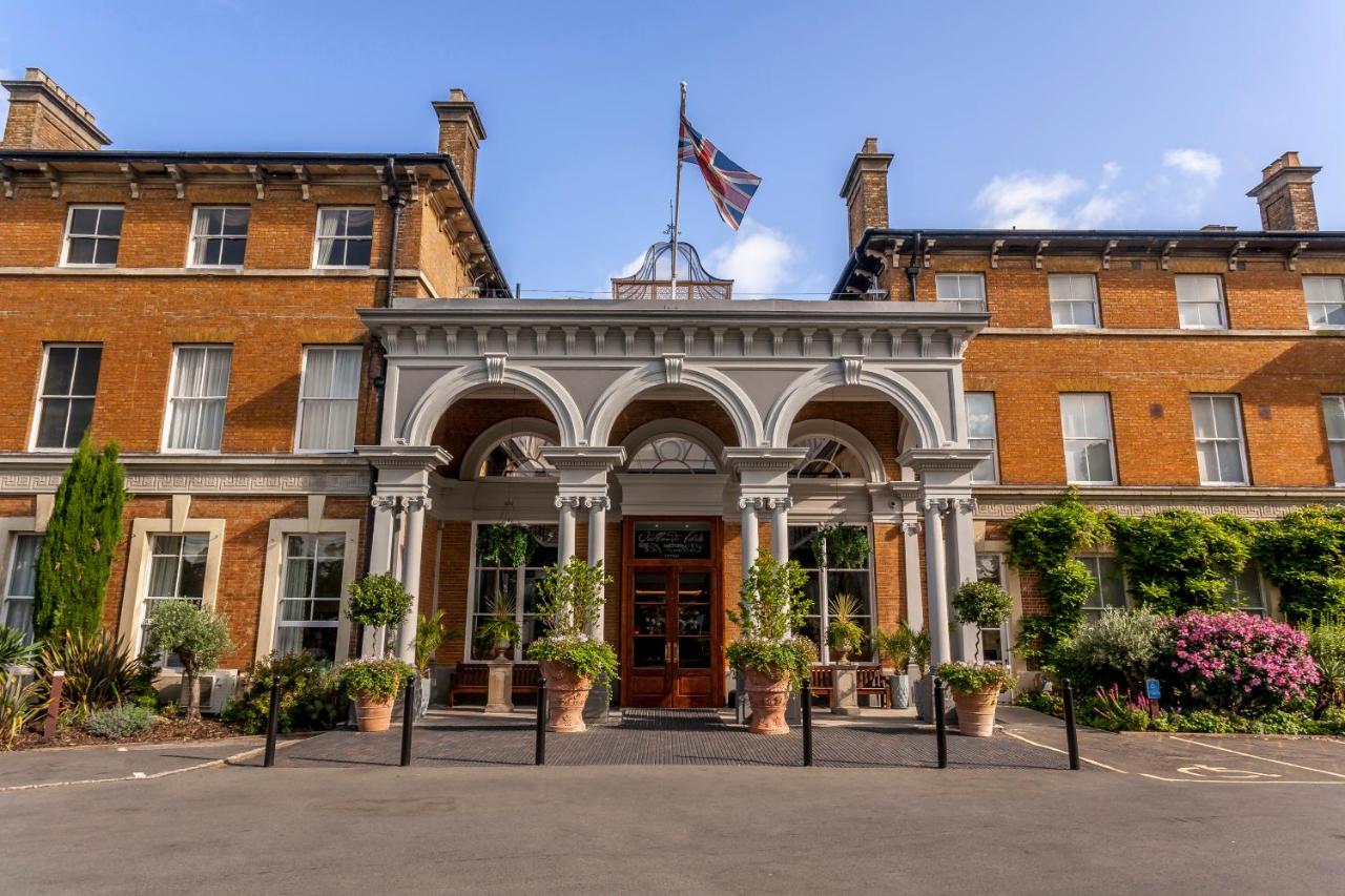 Oatlands Park Hotel photo