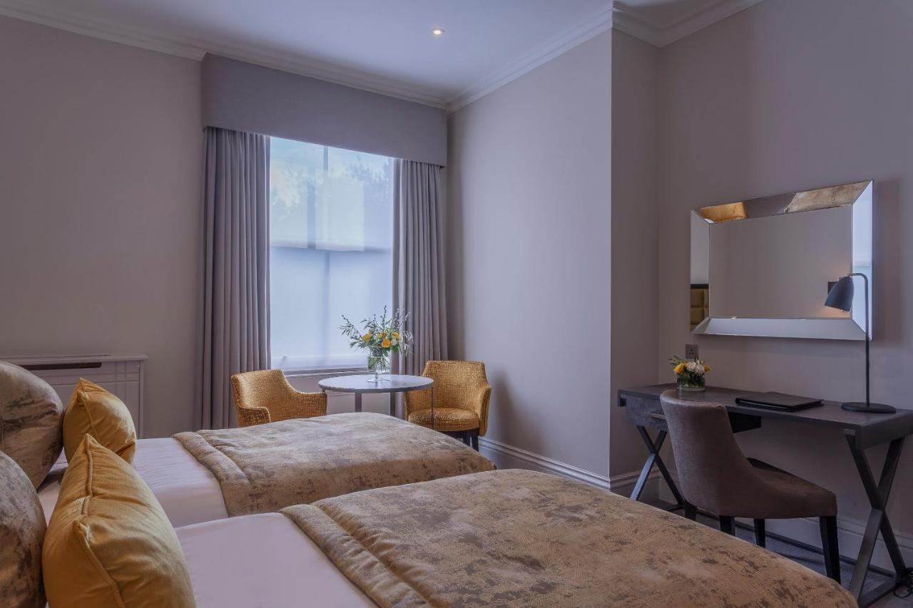 Oatlands Park Hotel photo