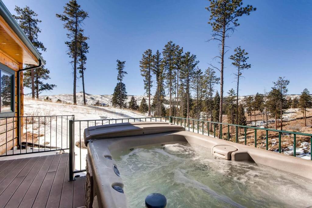Dominic's Bear Den Vacation Cabin Pikes Peak Colorado — photo 16