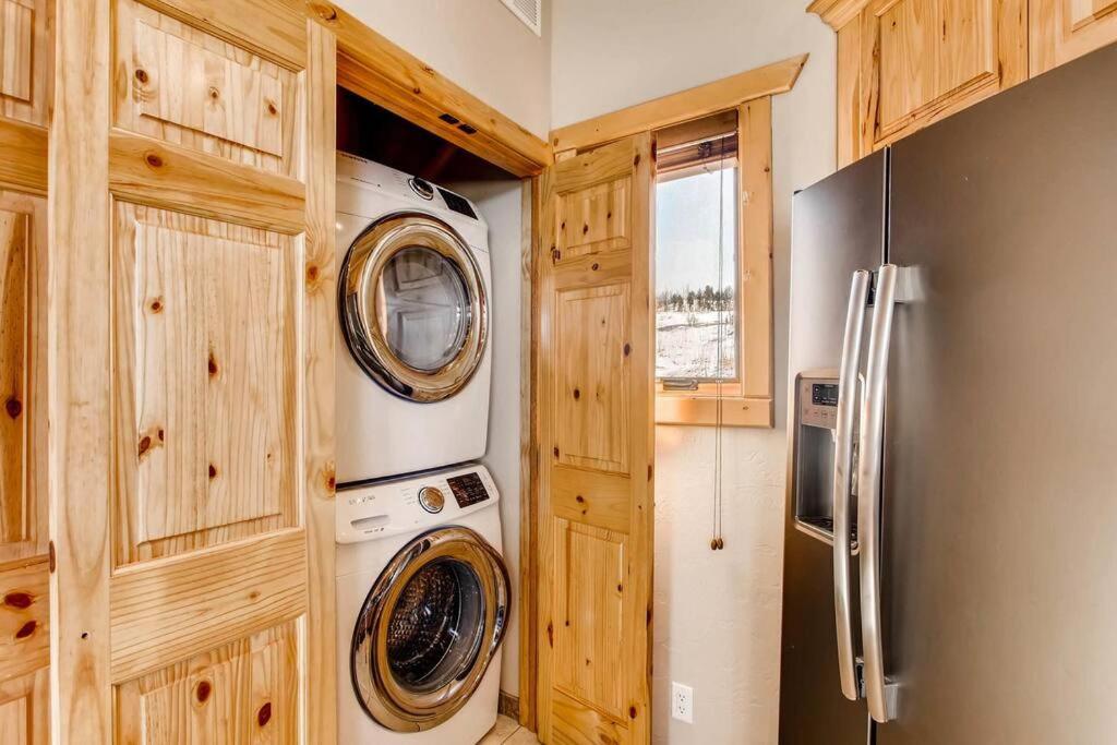 Dominic's Bear Den Vacation Cabin Pikes Peak Colorado — photo 17