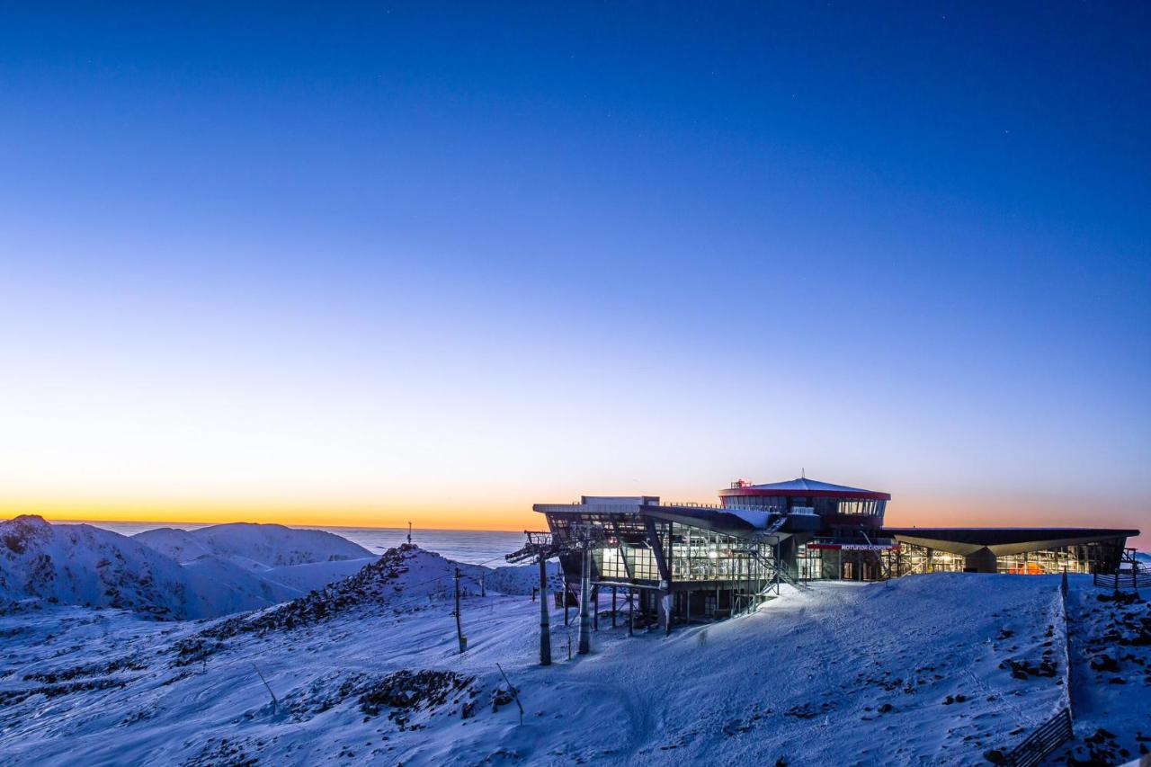 Noc na Chopku, Rotunda