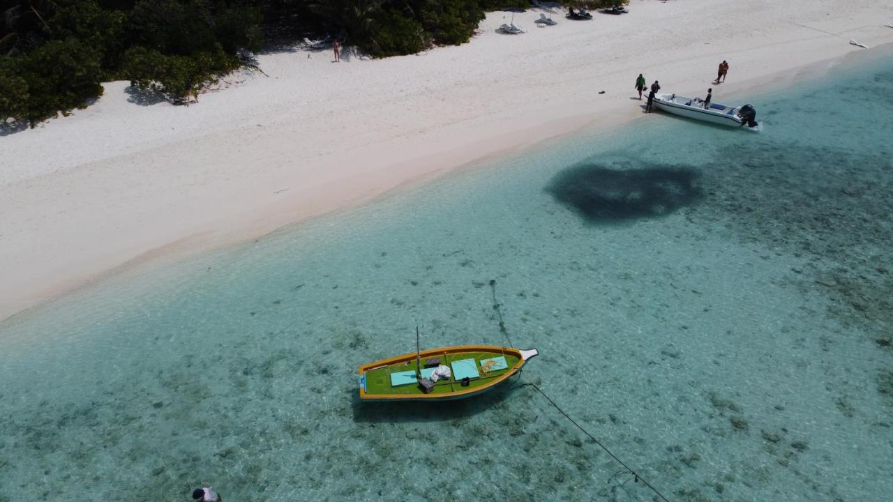 Beach: Ukulhas Villa Beach Hotel