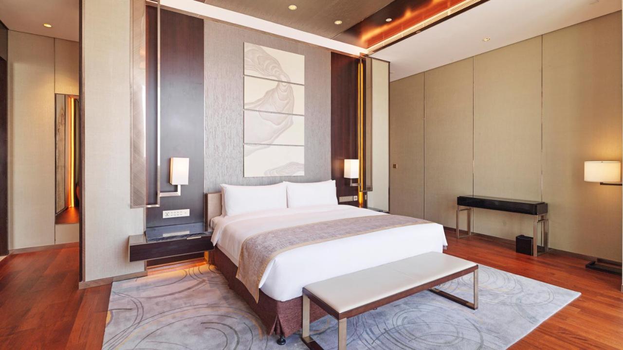 InterContinental Guangzhou Exhibition Center, an IHG Hotel - Free shuttle between hotel and Exhibition Center during Canton Fair photo