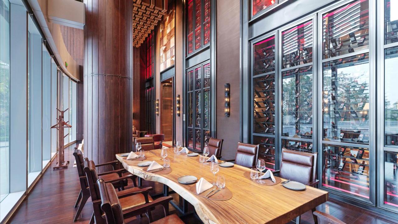 InterContinental Guangzhou Exhibition Center, an IHG Hotel - Free shuttle between hotel and Exhibition Center during Canton Fair photo
