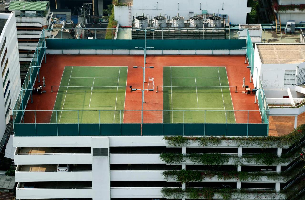 Tennis court: Shangri-La Bangkok