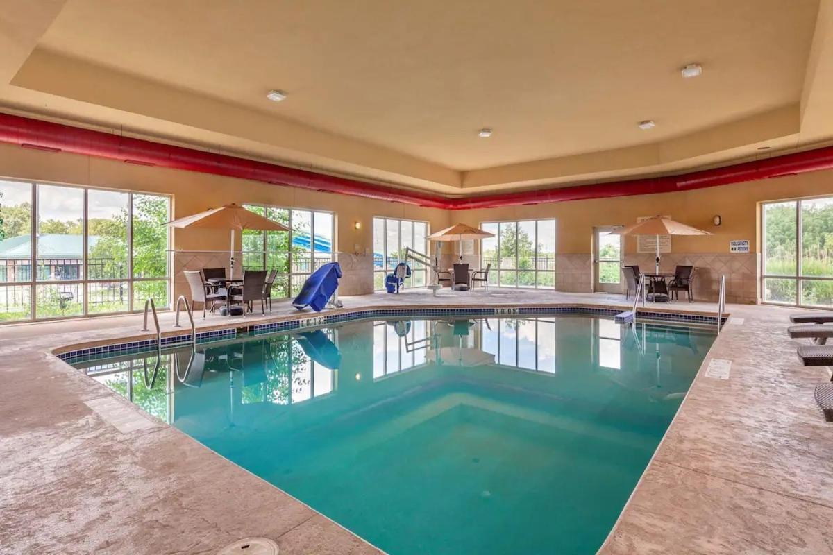 Heated swimming pool: Holiday Inn Express & Suites Milwaukee NW - Park Place, an IHG Hotel