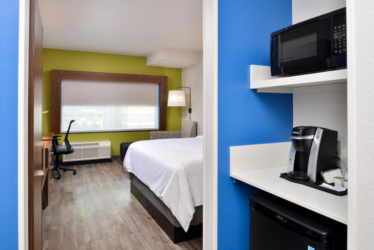 Holiday Inn Express Orlando - South Park — quarto