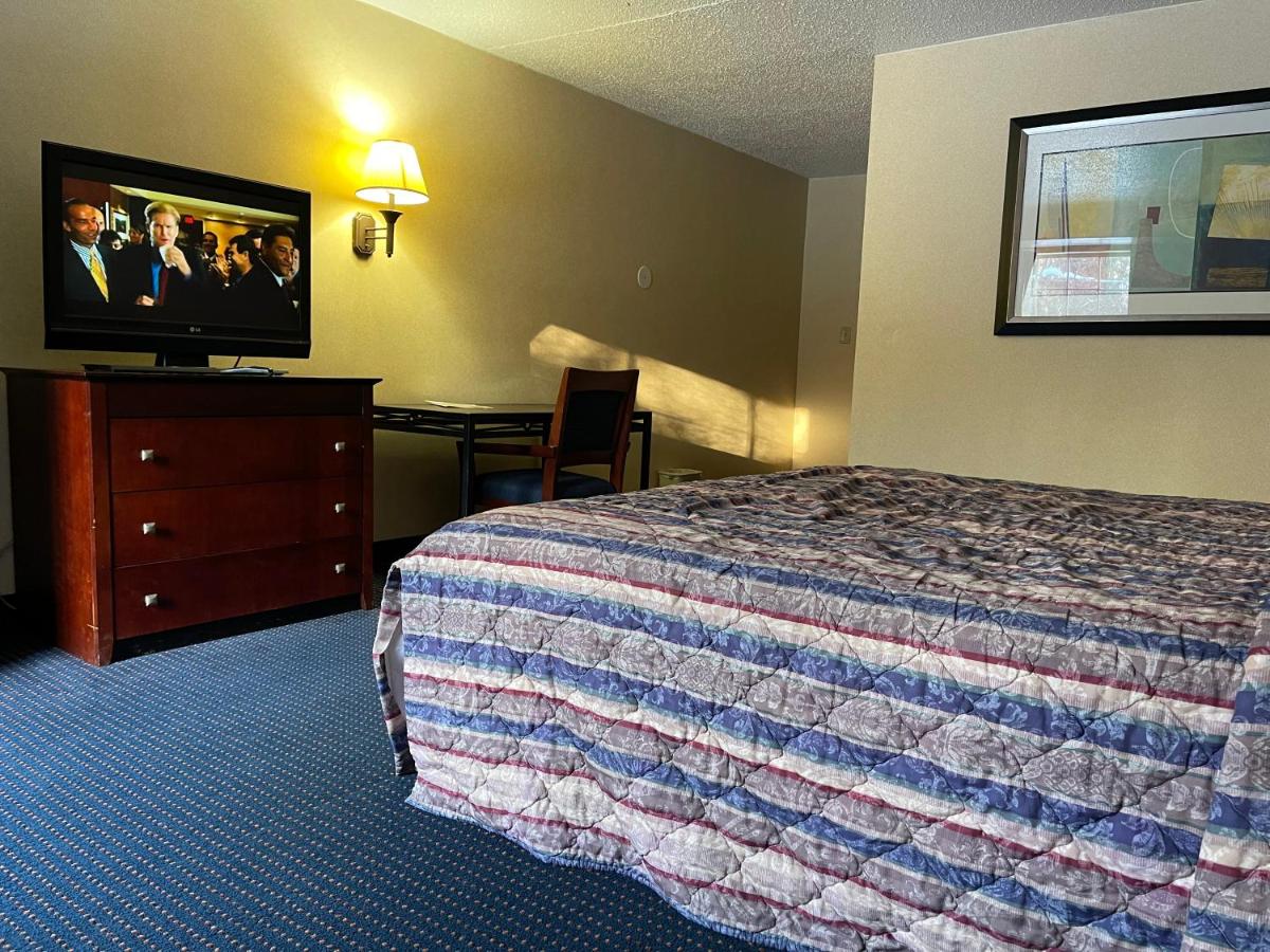 Budget Inn — photo 11
