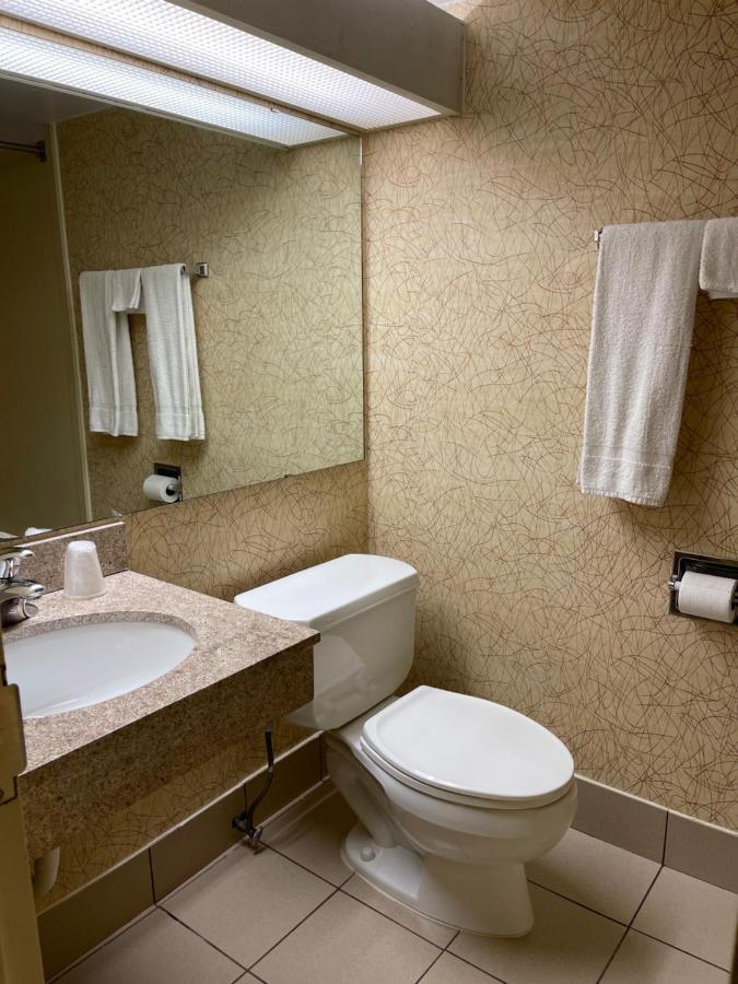 Budget Inn — photo 20