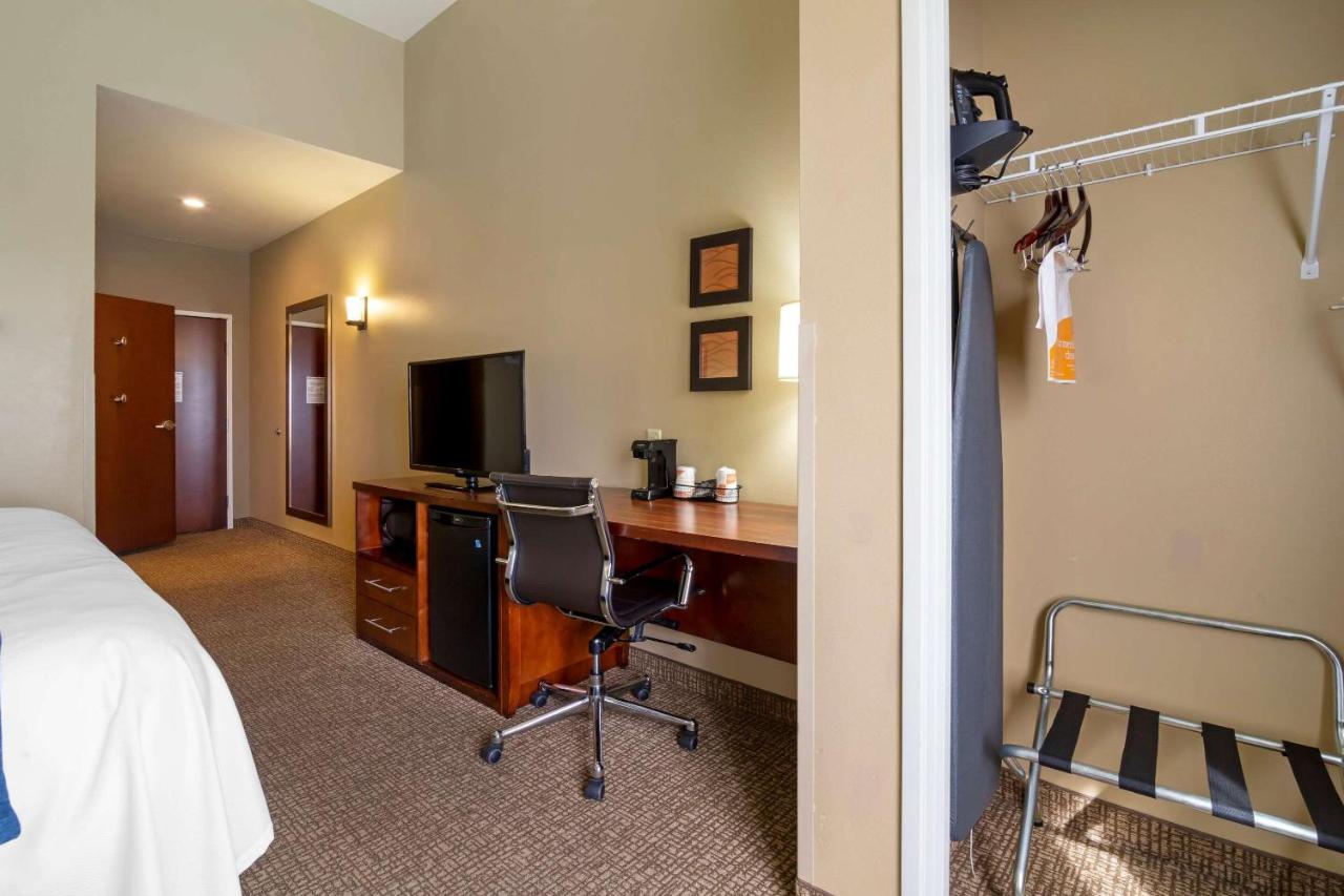 Forman Inn & Suites — photo 14