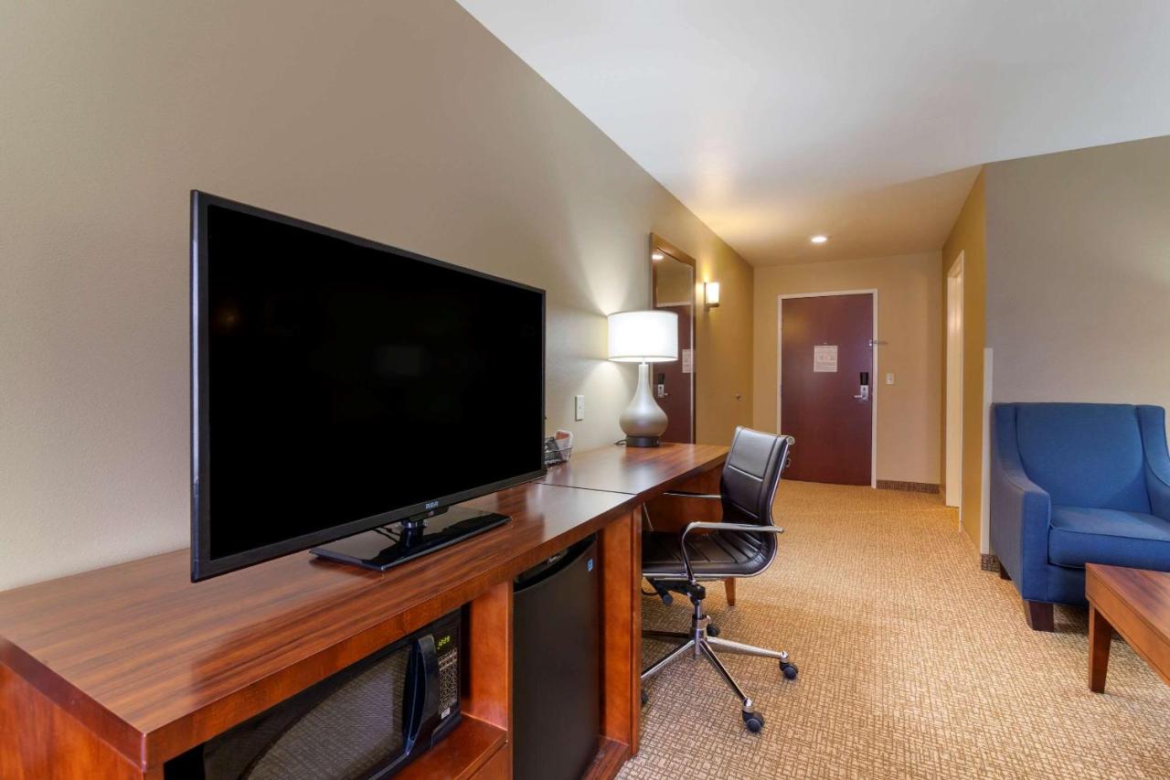 Forman Inn & Suites — photo 24