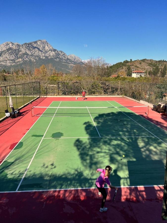 Tennis court: Hotel Berke Ranch&Nature