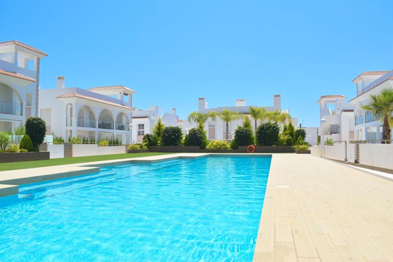 New Build Apartment on Beautiful Modern Complex, רוחאלס ...