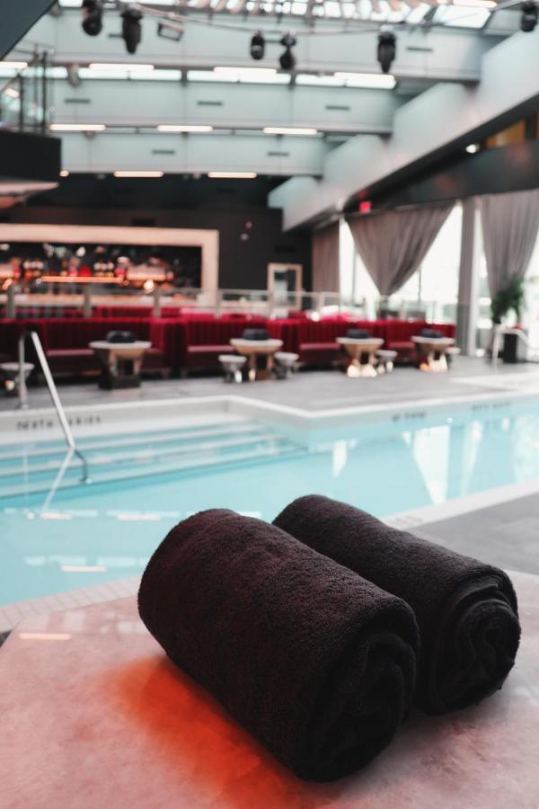 Heated swimming pool: Paradox Hotel Vancouver