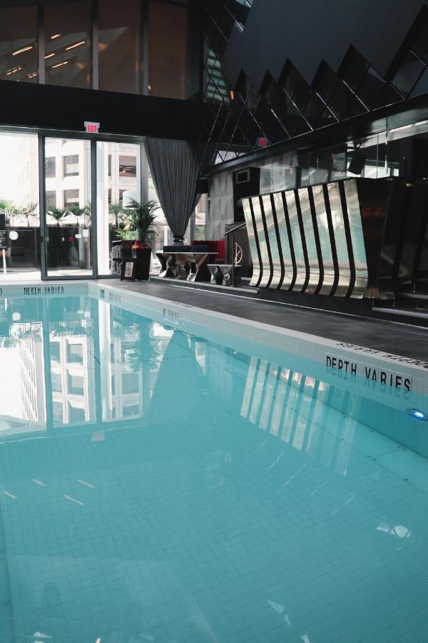 Paradox Hotel Vancouver photo