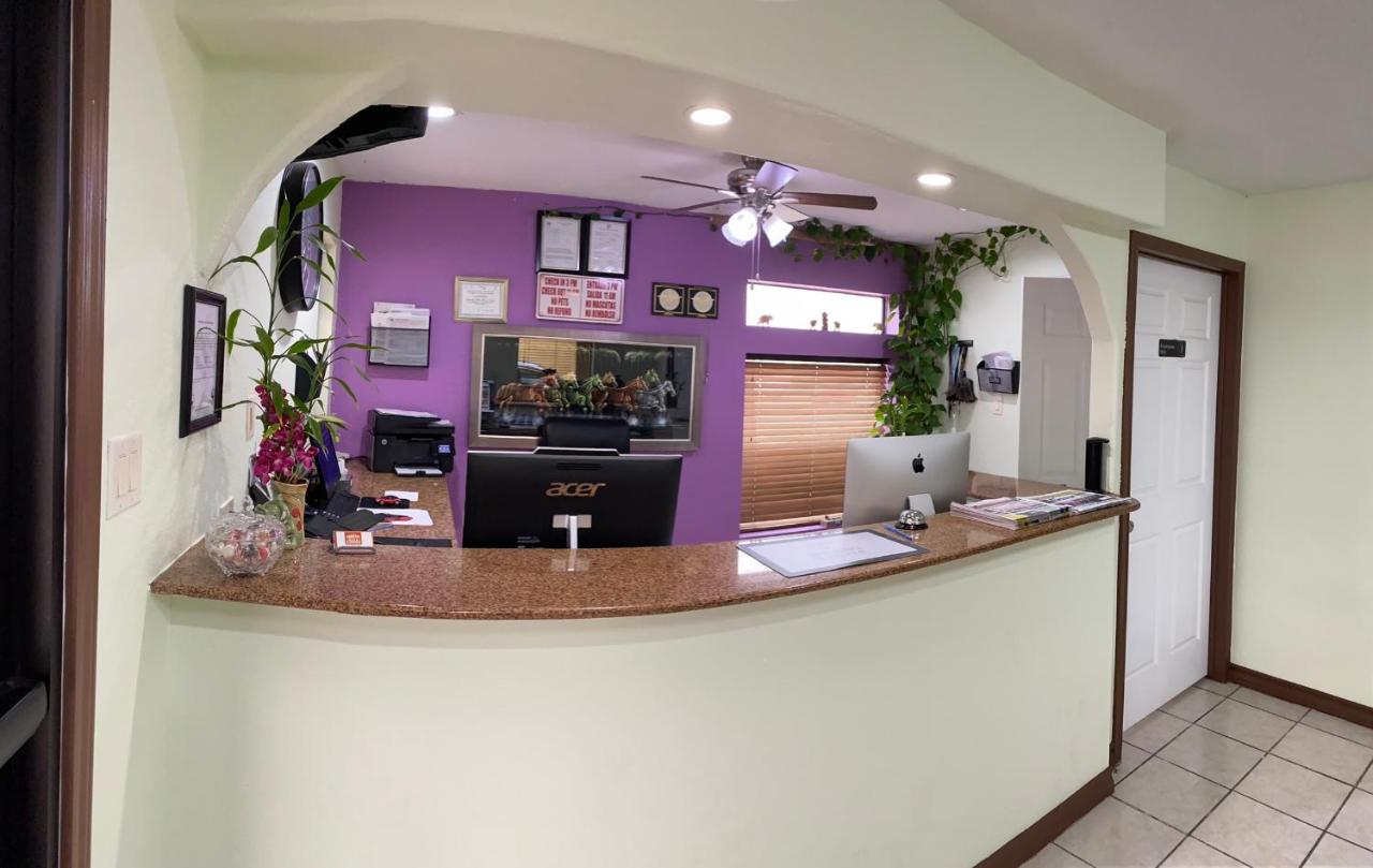 Country Hill Inn & Suite Eagle Pass — photo 4