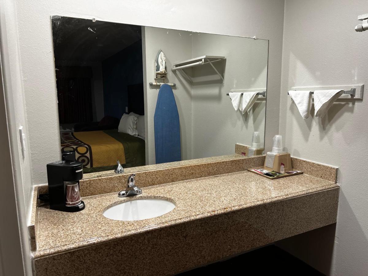 Economy Inn 250 Weekly Rate — photo 7