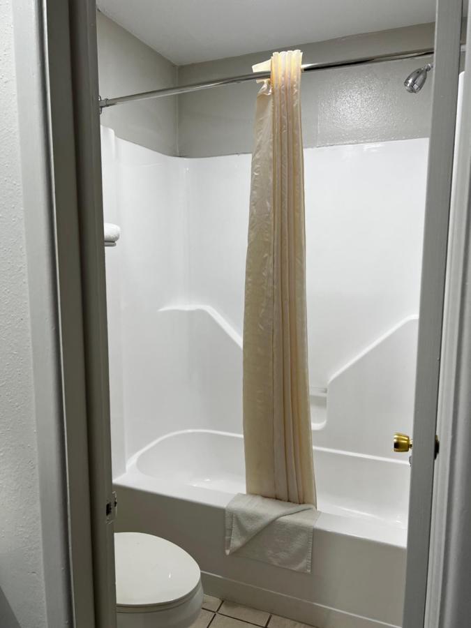 Economy Inn 250 Weekly Rate — photo 3