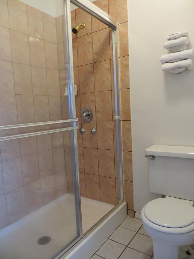 Jet Inn - Windsor Hills — photo 10