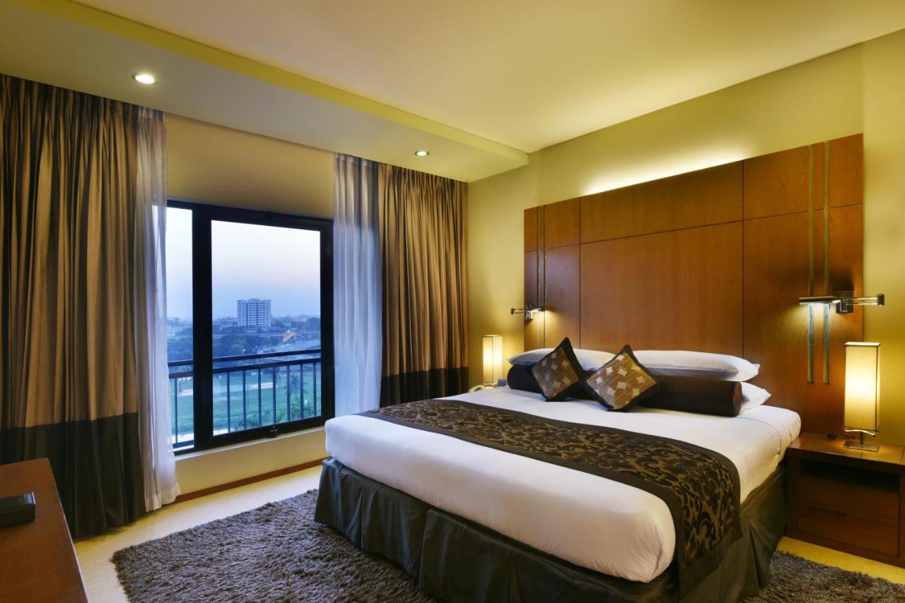 Radisson Blu Dhaka Water Garden photo