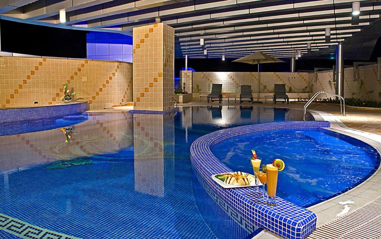 City Seasons Hotel Dubai photo
