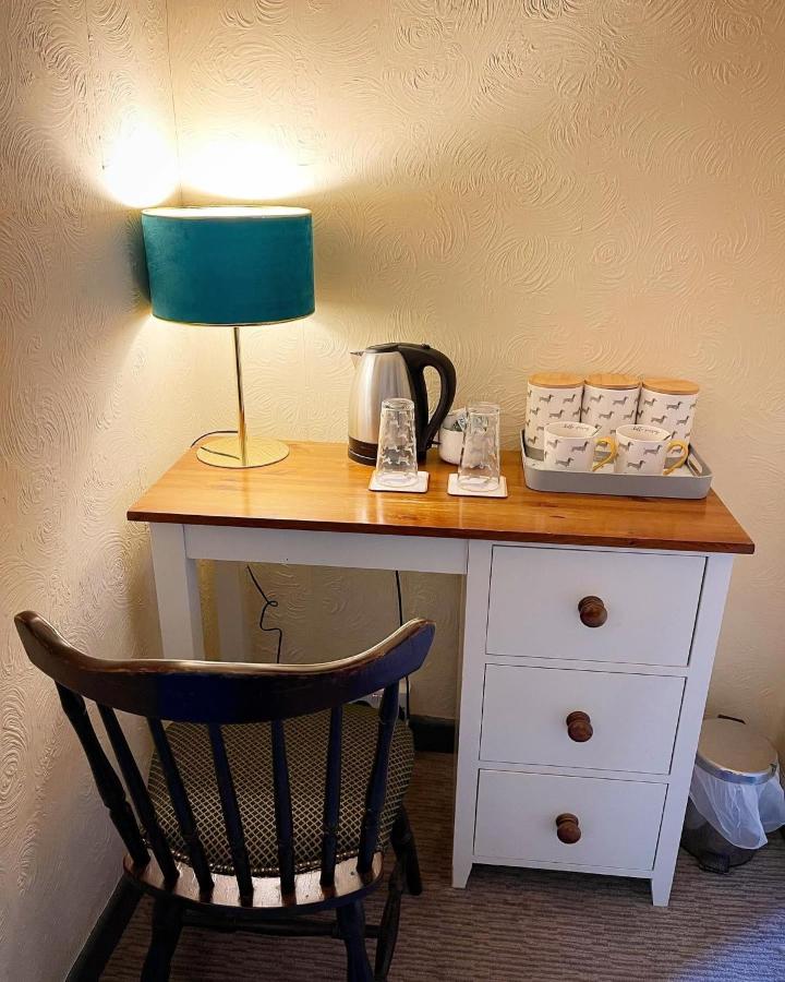 Budget Single Room with Shared Bathroom