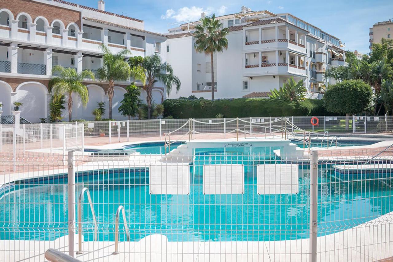 Lovely 2 Bedroom Apartment w/ large garden + pools ...