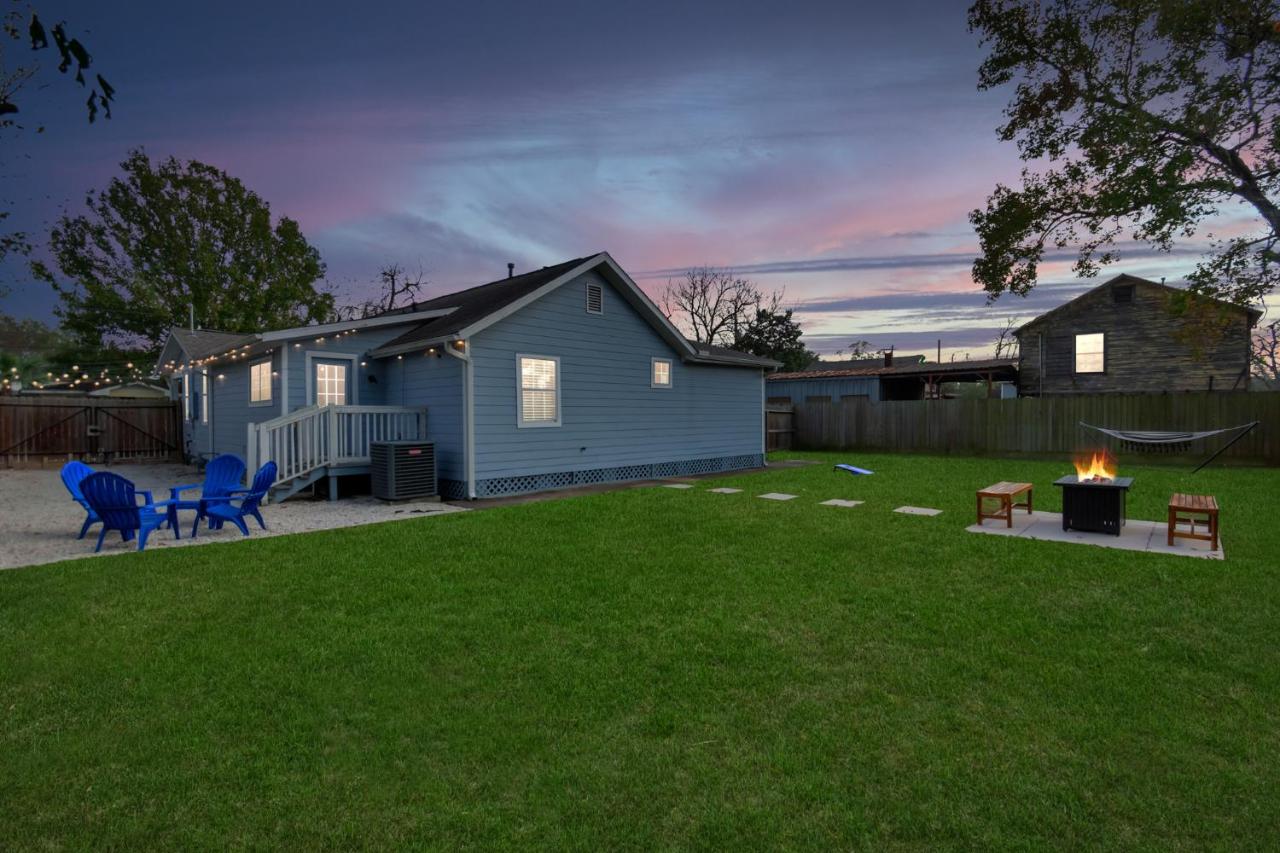 ¡STYLISH Family Friendly Home with Outdoor Living Near Downtown!