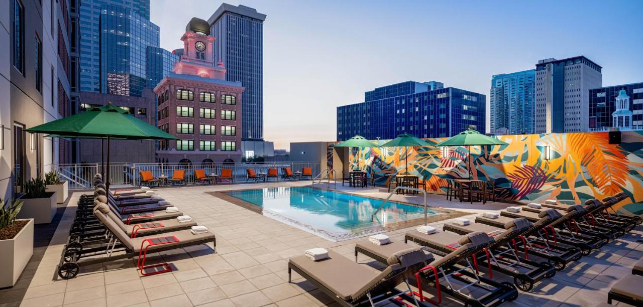 Rooftop swimming pool: Hyatt Place Tampa Downtown