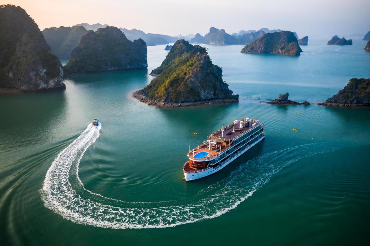 Image: Heritage Cruises Binh Chuan Cat Ba Archipelago