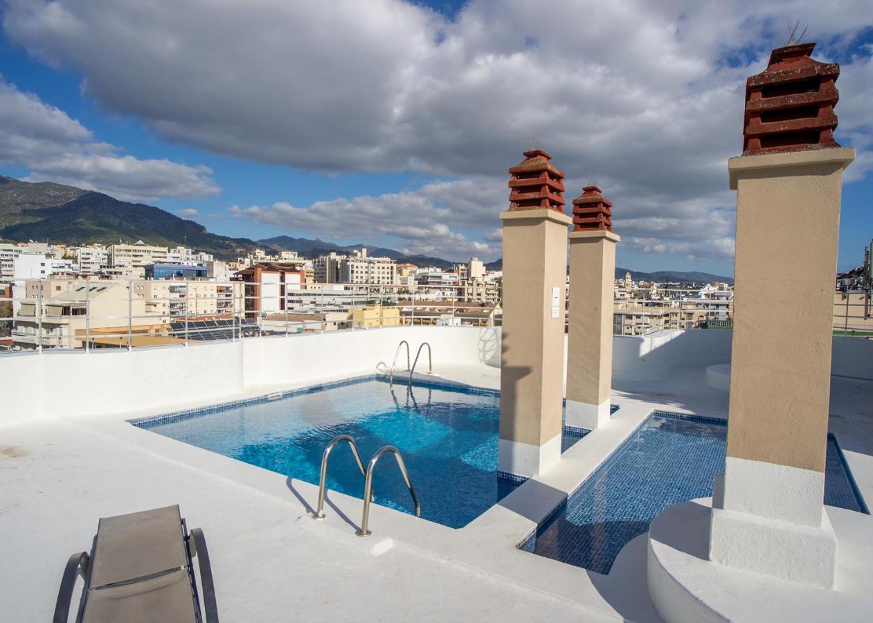 Rooftop swimming pool: Spacious Renovated 1-Bedroom Apartment in Marbella Center with Parking