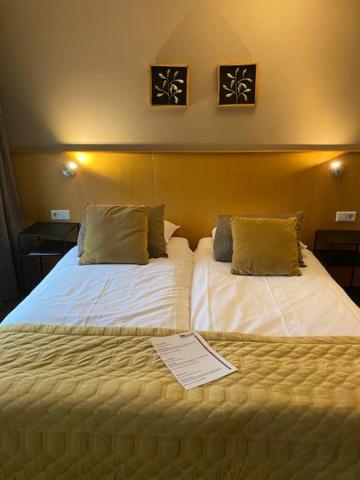 Een bed of bedden in een kamer bij Hotel Het Anker