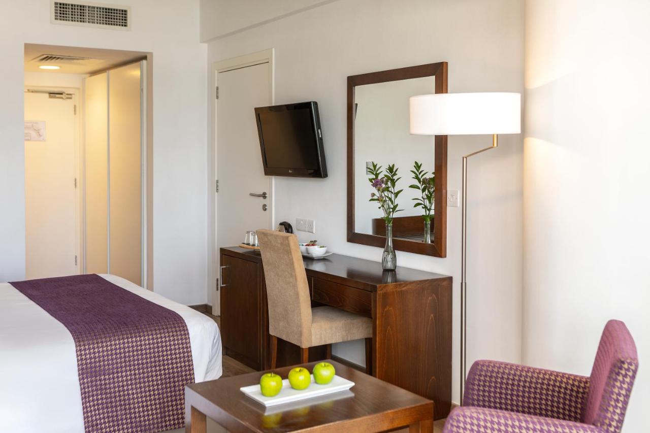 Crystal Springs Beach Hotel photo