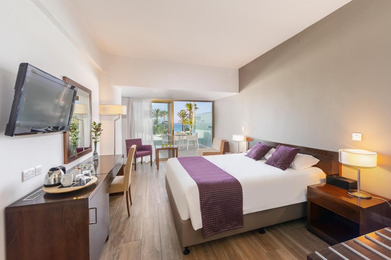 Crystal Springs Beach Hotel photo