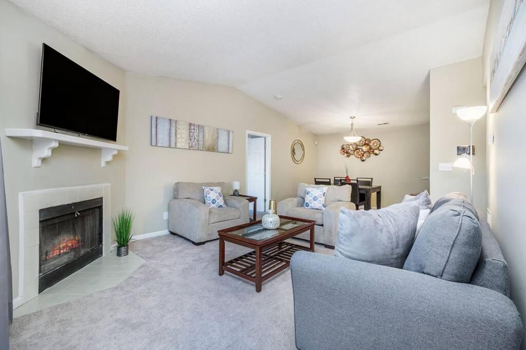 {{ hotelInfo.altText }}