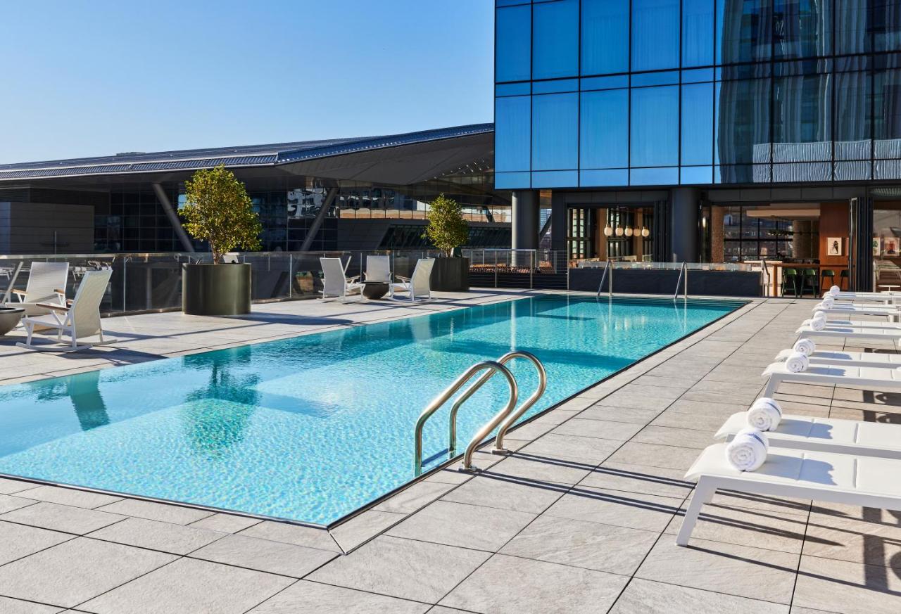 Heated swimming pool: Omni Boston Hotel at the Seaport