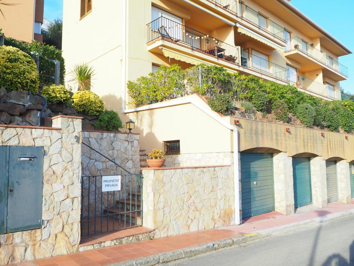 Apartamento con terraza, vistas al mar en Calella de ...