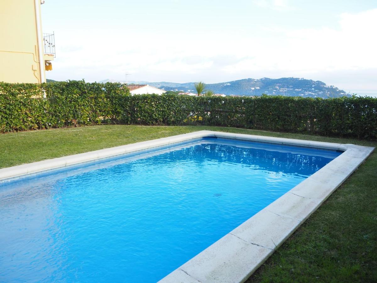 Apartamento con terraza, vistas al mar en Calella de ...