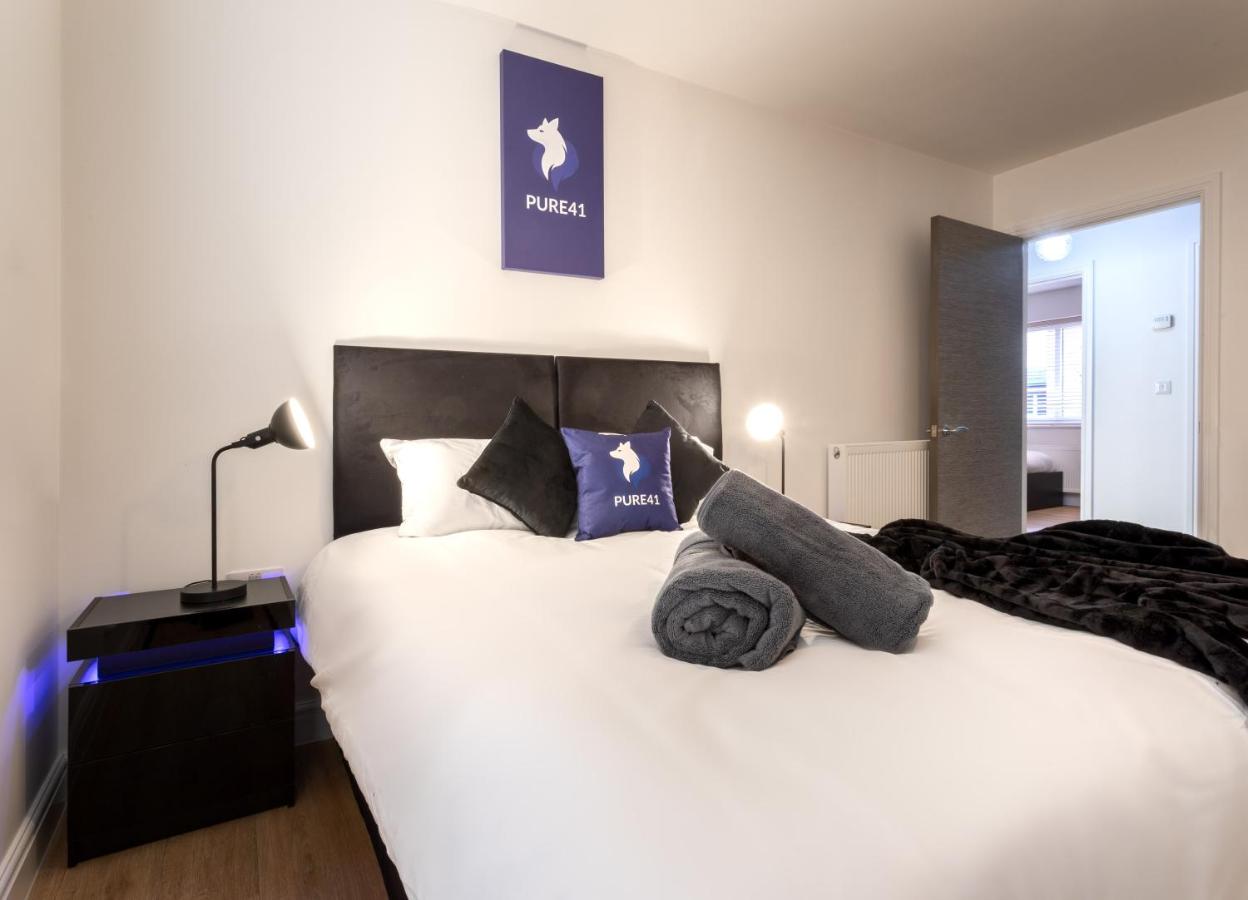 {{ hotelInfo.altText }}