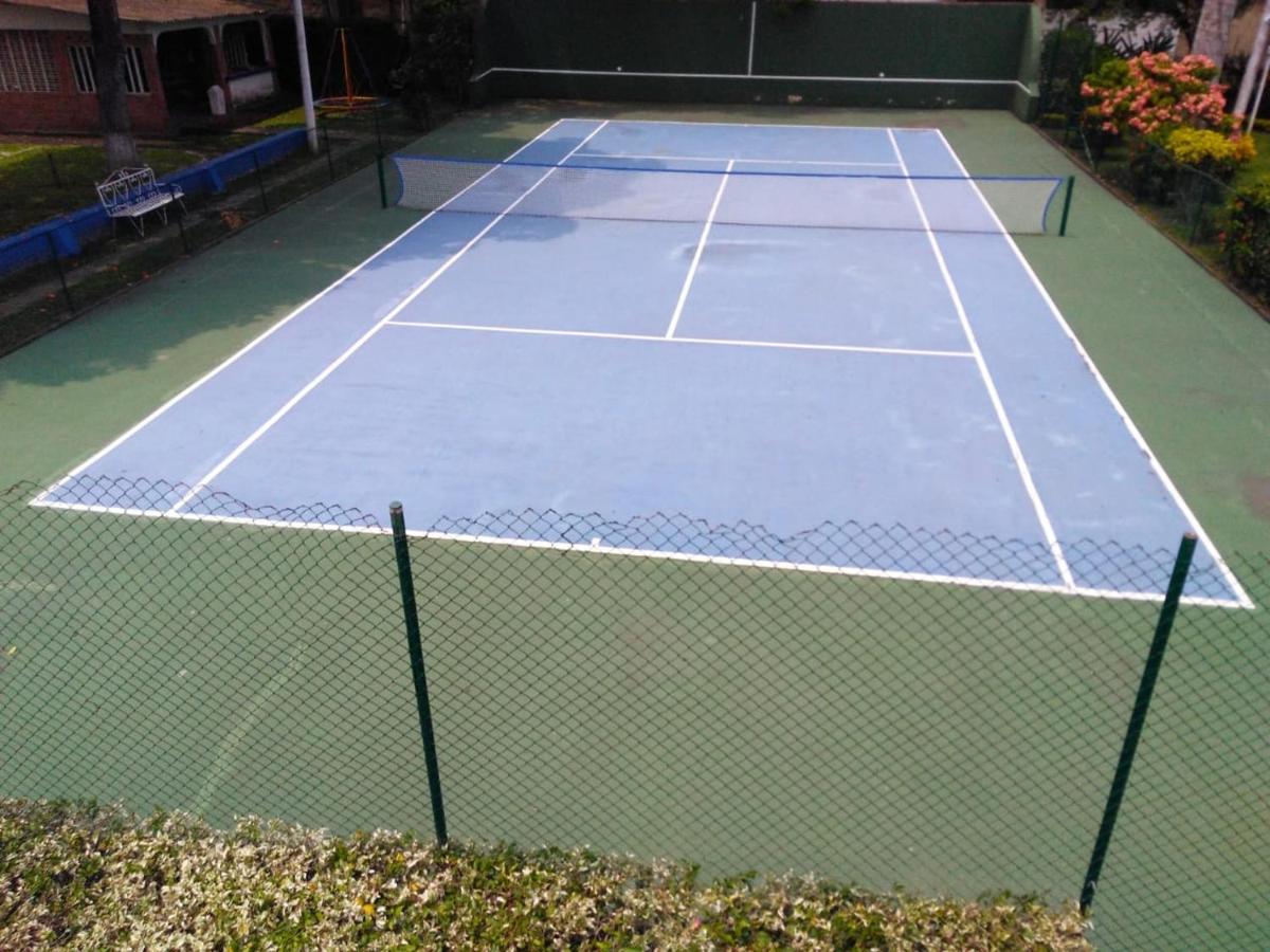 Tennis court: CUNE CLUB DE VILLETA