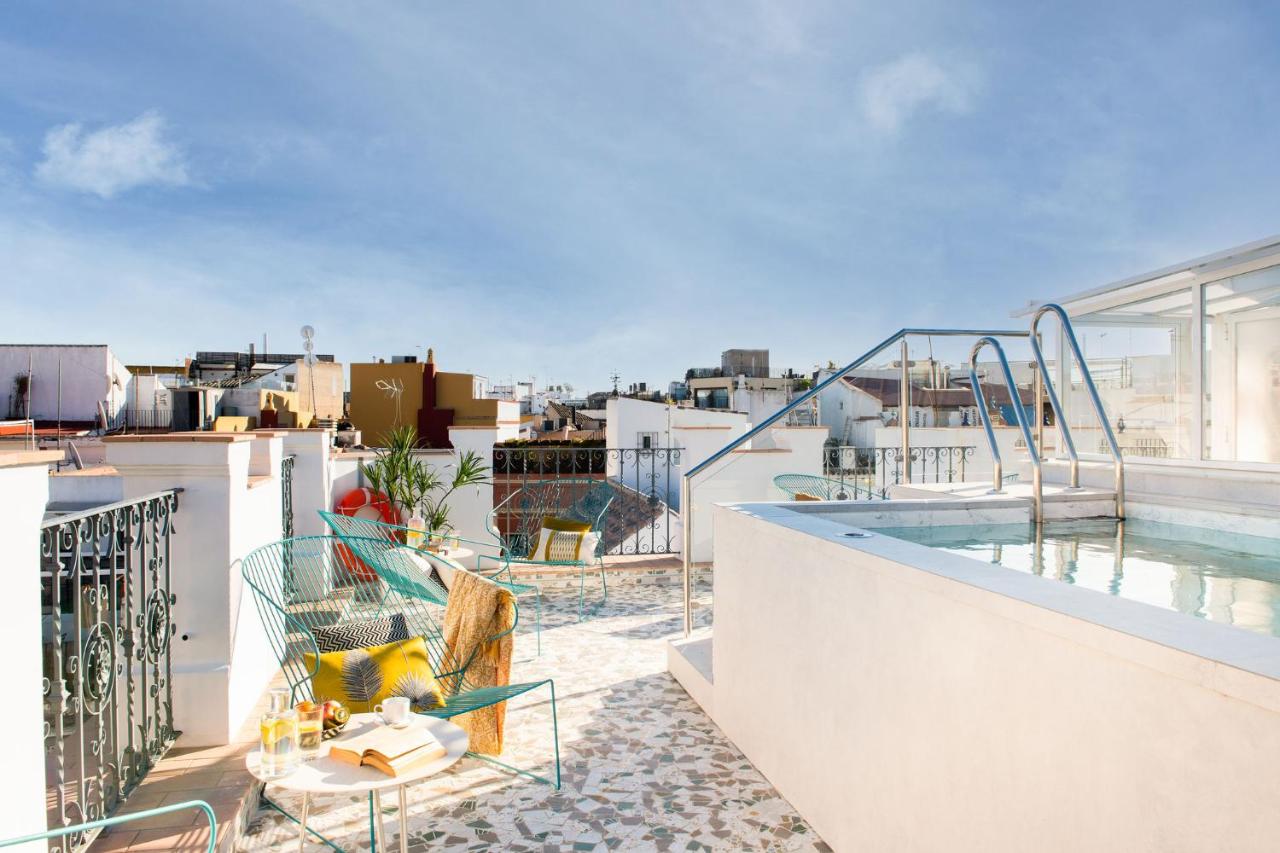 Rooftop swimming pool: Lukanda Luxury