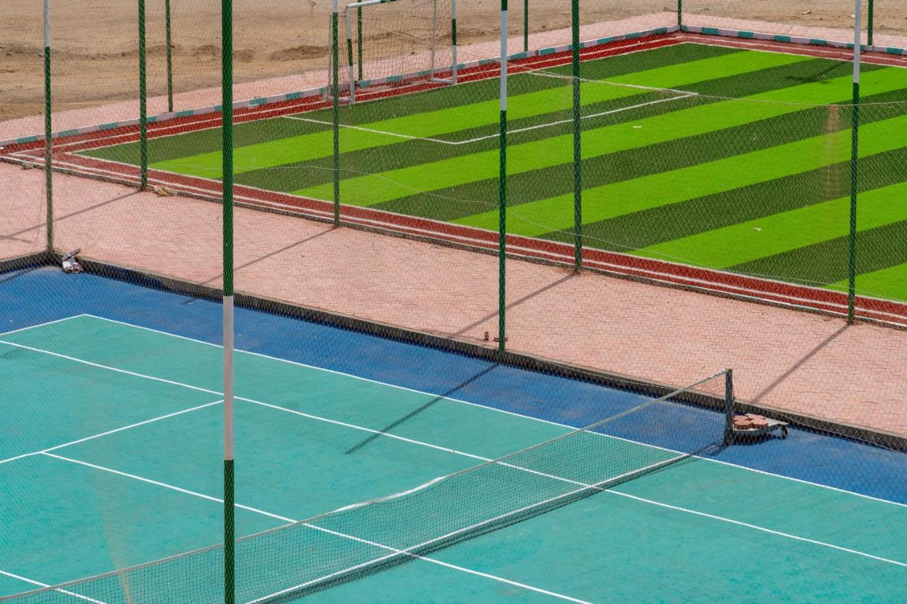 Tennis court: Utopia Beach Club