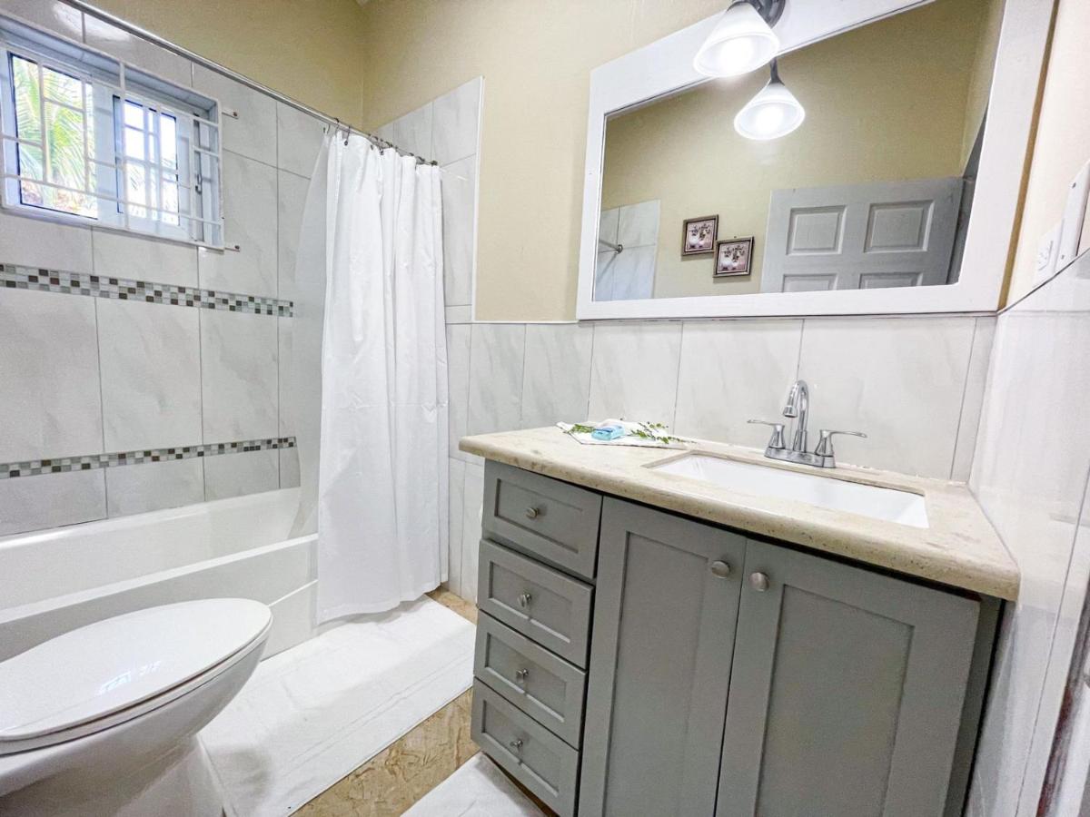 Red Hassell Manor - 2