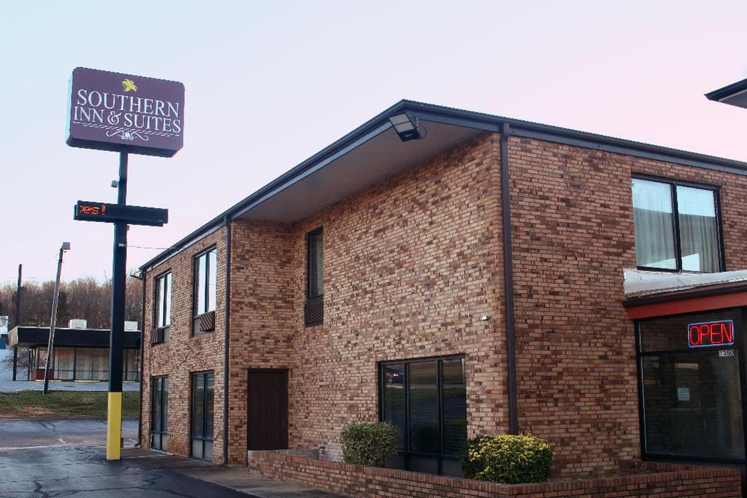 Caroline Inn & Suites — photo 11