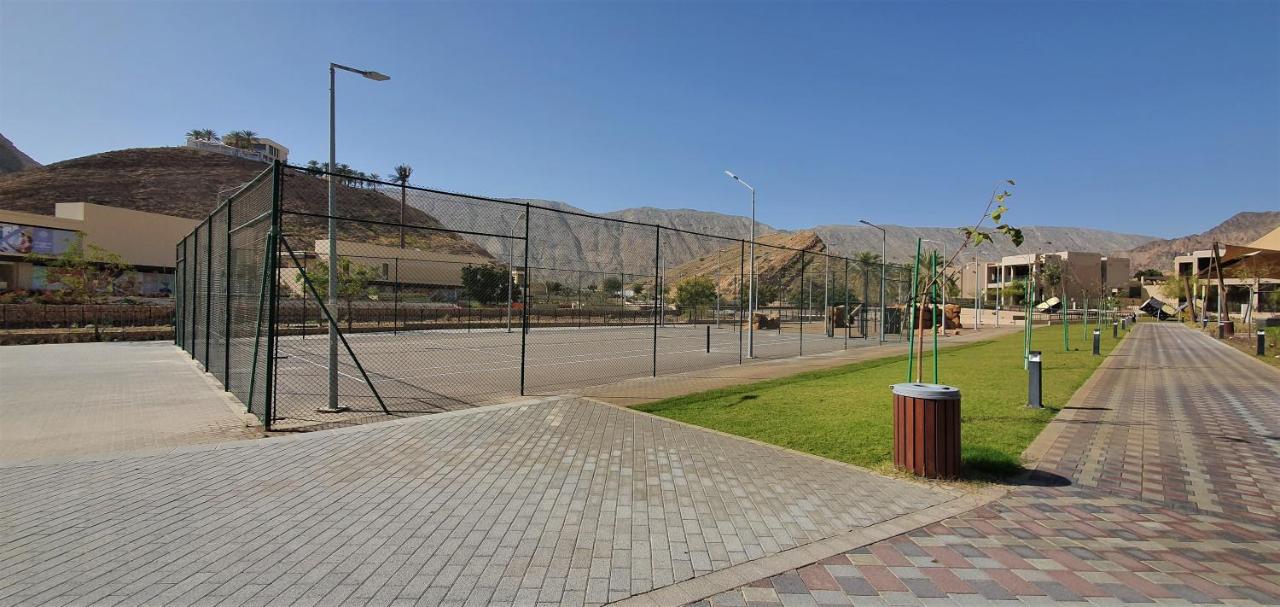 Tennis court: ONE Elegant Apartment in Muscat Bay 01
